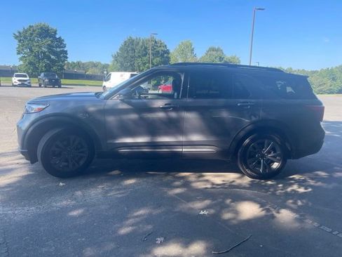 Used 2024 Ford Explorer XLT w/ Equipment Group 202A RWD image 2