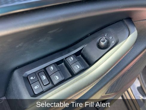Used 2025 Jeep Grand Cherokee Altitude AWD/4WD image 12