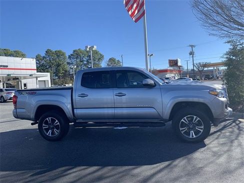 Certified 2016 Toyota Tacoma TRD Sport image 9