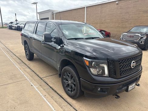 Used 2018 Nissan Titan SL w/ Midnight Edition AWD/4WD image 4