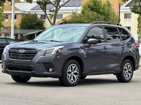 Used 2023 Subaru Forester Premium AWD/4WD image 8