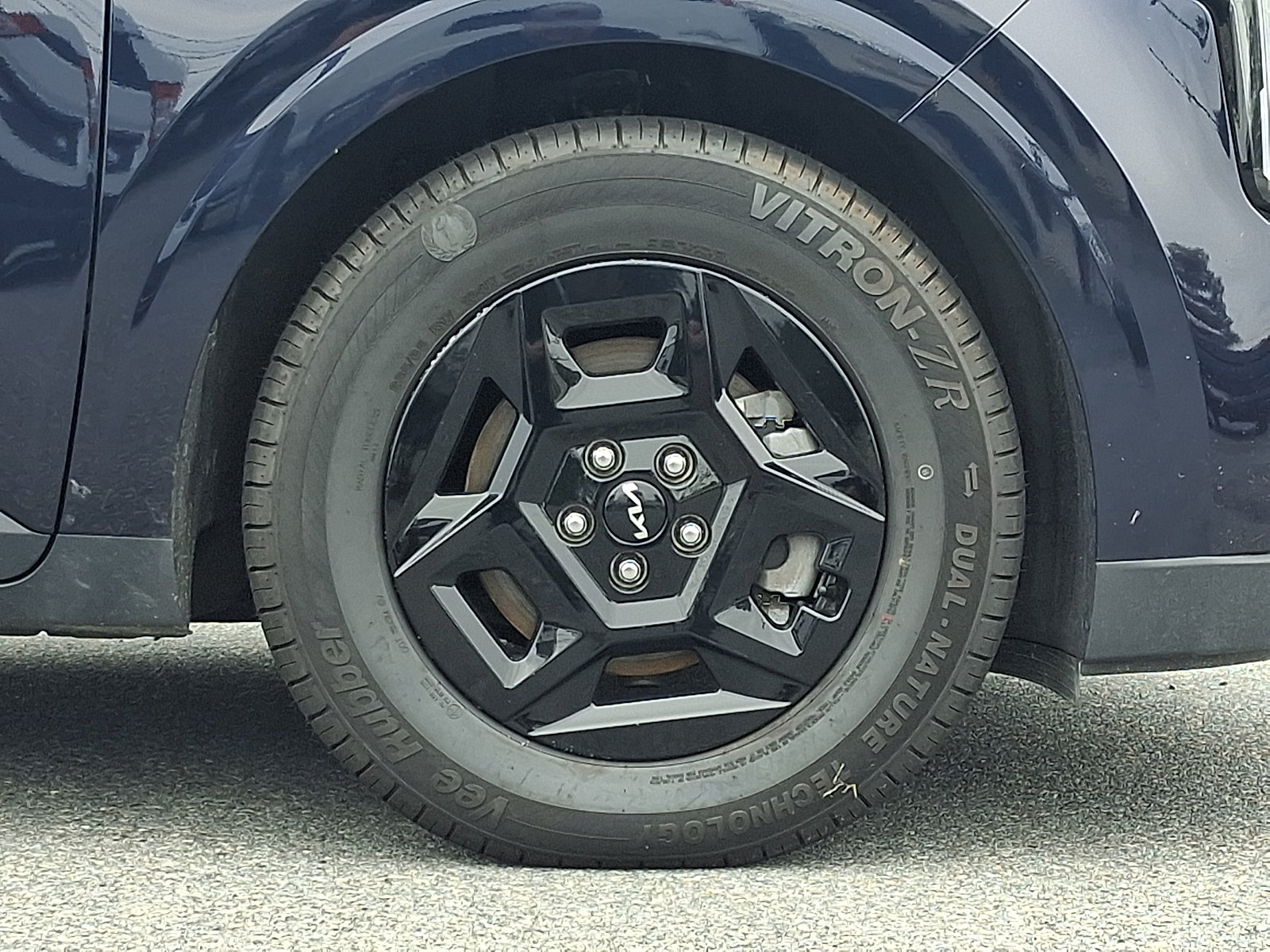 Certified 2025 Kia Carnival FWD image 8