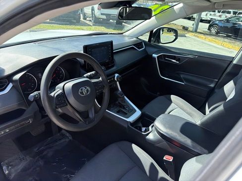 Used 2020 Toyota RAV4 XLE w/ Convenience Package FWD image 13