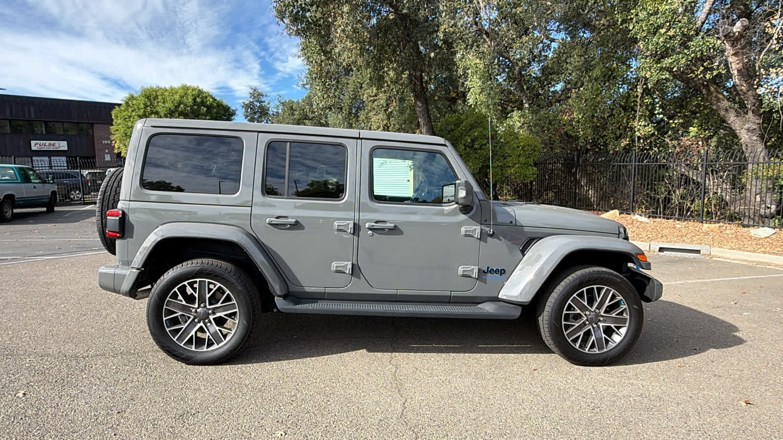 Used 2022 Jeep Wrangler Unlimited Sahara AWD/4WD image 4