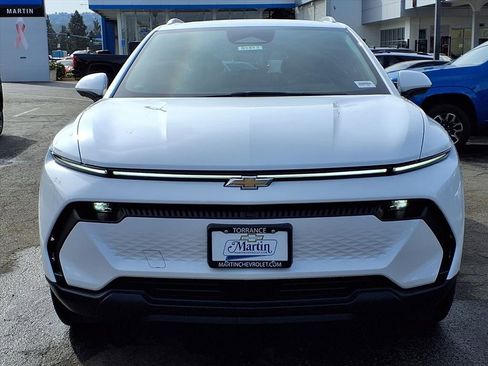 New 2026 Chevrolet Equinox EV LT image 2