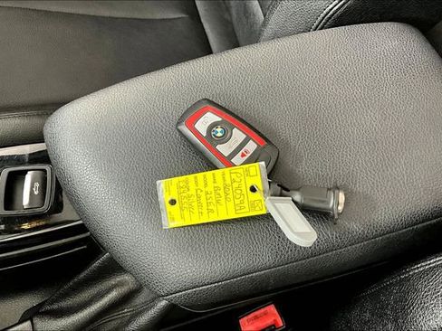 Used 2020 BMW 230i xDrive Convertible image 10