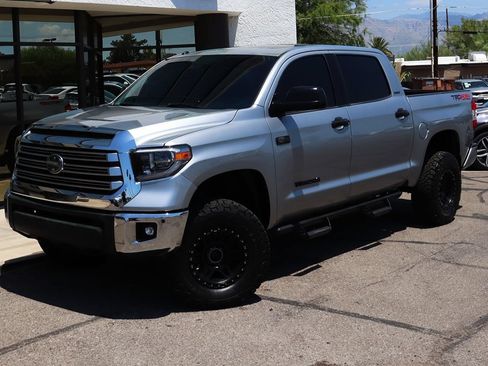 Used 2018 Toyota Tundra Limited w/ Limited Premium Package AWD/4WD image 2