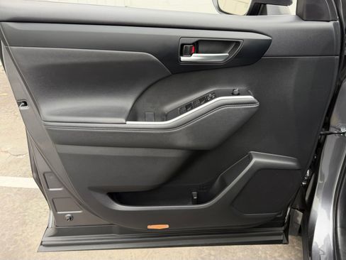 Certified 2024 Toyota Highlander XLE image 14