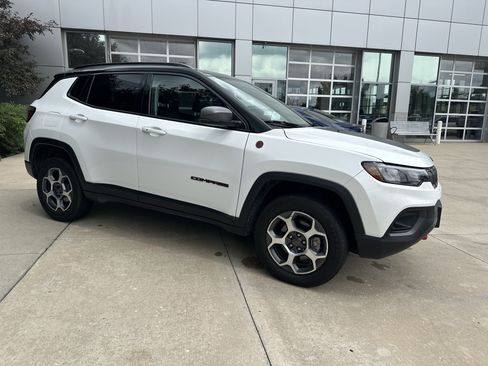 Used 2022 Jeep Compass Trailhawk w/ Trailhawk Convenience Group AWD/4WD image 13