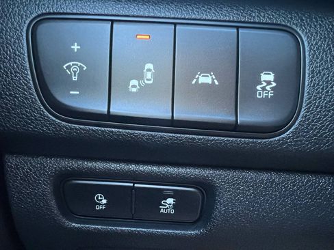 Used 2019 Kia Niro EX w/ Cold Weather Package 2.0 FWD image 29