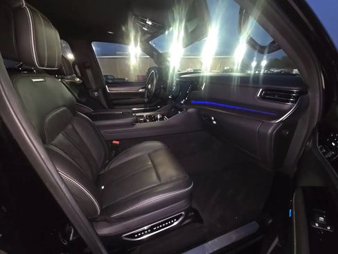 Used 2022 Jeep Grand Wagoneer Series II w/ Premium Group II AWD/4WD image 12