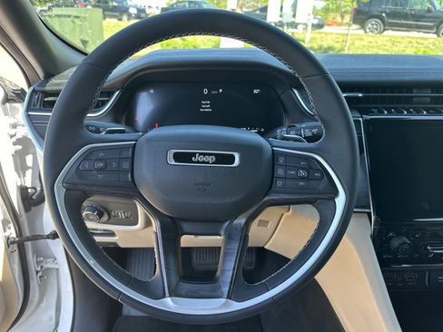 Certified 2023 Jeep Grand Cherokee Limited w/ Trailer Tow Prep Group (B) AWD/4WD image 11