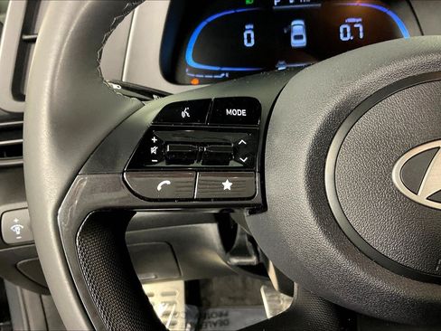 Used 2025 Hyundai Elantra Sport FWD image 11