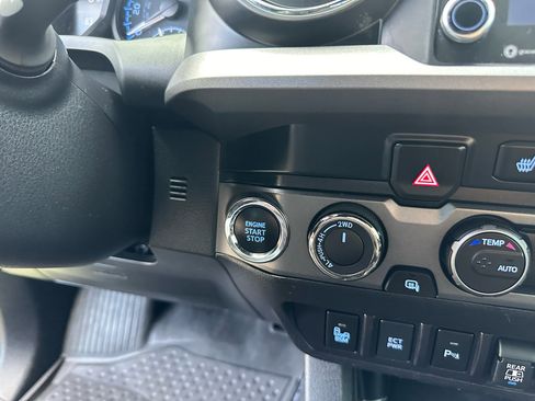 Used 2023 Toyota Tacoma TRD Off-Road image 21