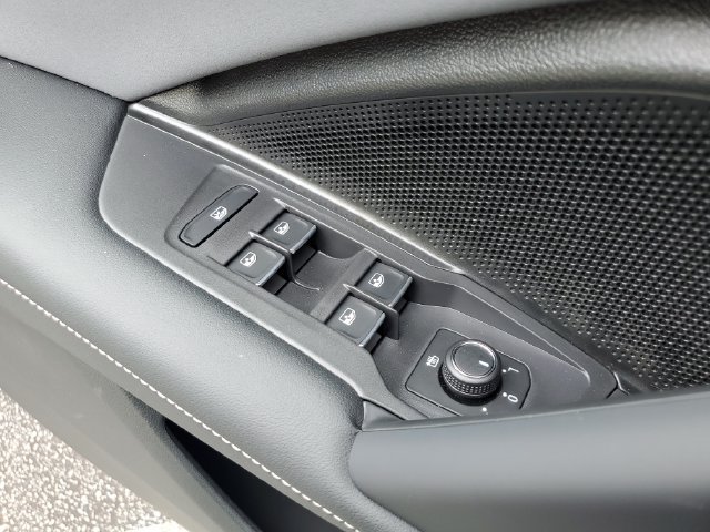 New 2026 Volkswagen Tiguan SE R-Line FWD image 30