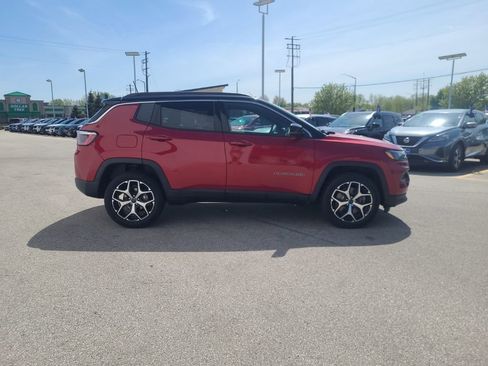 Used 2025 Jeep Compass Limited AWD/4WD image 8