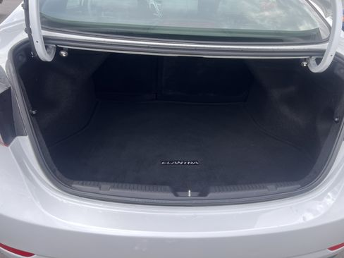 Used 2015 Hyundai Elantra SE w/ Option Group 02 FWD image 14