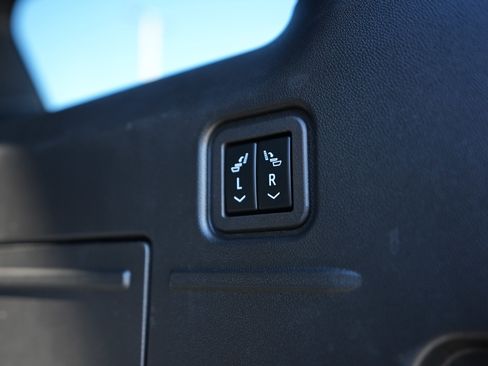 Used 2024 GMC Hummer EV 3X w/ LPO, Illumination Package image 25