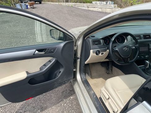 Used 2015 Volkswagen Jetta SE FWD image 10