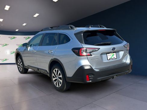 Used 2020 Subaru Outback Premium image 5