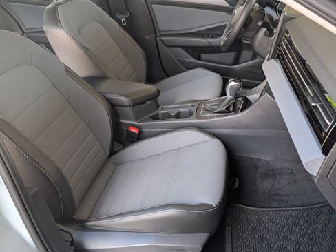 Used 2025 Volkswagen Jetta SE w/ Sunroof Package FWD image 21