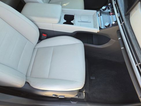 Used 2025 Hyundai Santa Fe Limited FWD image 10