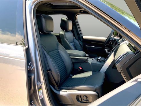Used 2025 Land Rover Discovery S AWD/4WD image 8