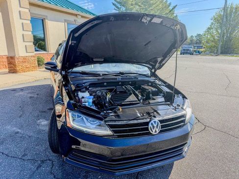 Used 2017 Volkswagen Jetta SE image 19