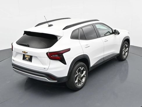 Used 2025 Chevrolet Trax LT FWD image 23