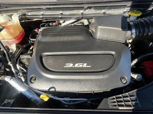 Used 2018 Chrysler Pacifica Touring-L w/ Premium Audio Group image 35