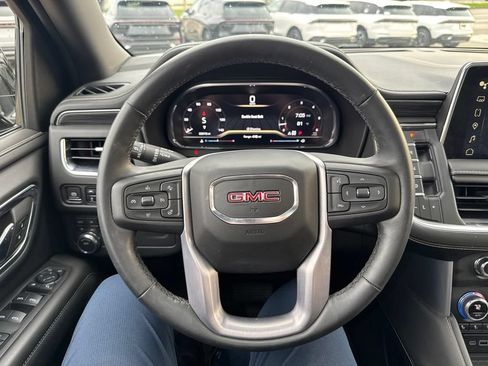 Used 2024 GMC Yukon SLT w/ SLT Premium Package AWD/4WD image 14