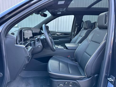 Used 2023 Cadillac Escalade Sport w/ LPO, ONYX Package image 4