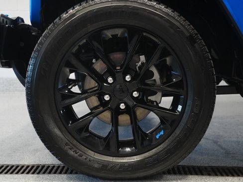 Used 2022 Jeep Wrangler Unlimited Sahara w/ Cold Weather Group image 9