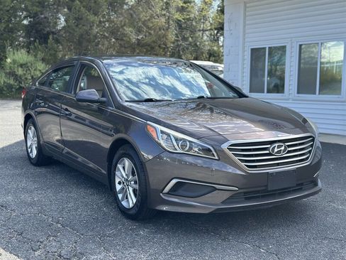 Used 2016 Hyundai Sonata SE image 2