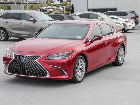 Used 2022 Lexus ES 300h w/ Accessory Package FWD image 3