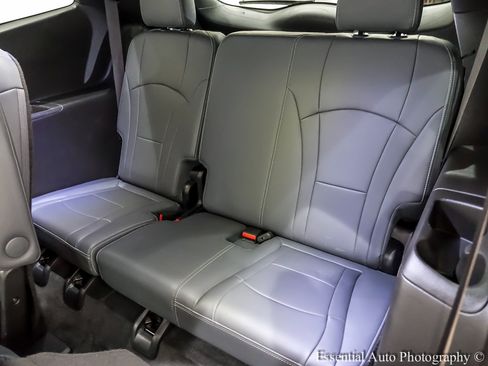 Used 2024 Buick Enclave Premium image 17