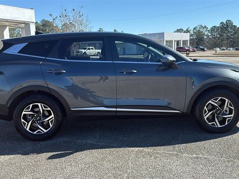Used 2023 Kia Sportage LX image 9