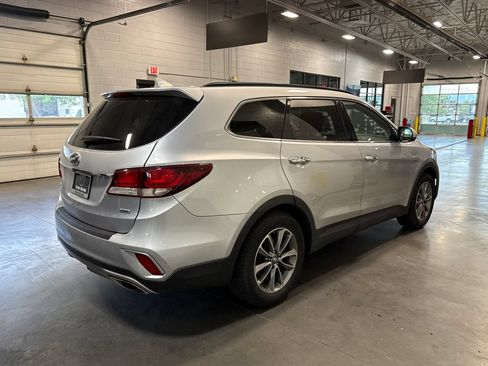 Used 2017 Hyundai Santa Fe SE AWD/4WD image 4