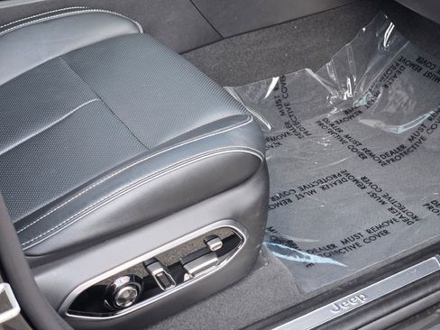 Certified 2024 Jeep Grand Cherokee Overland w/ Luxury Tech Group IV image 6