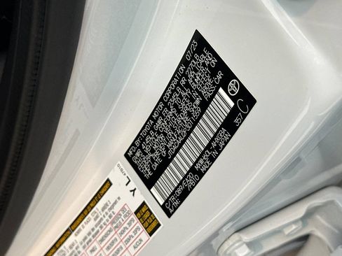 Certified 2023 Toyota Prius XLE FWD image 28