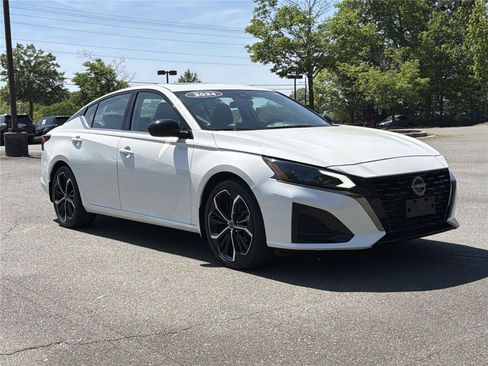 Used 2024 Nissan Altima 2.5 SR w/ SR Premium Package FWD image 29