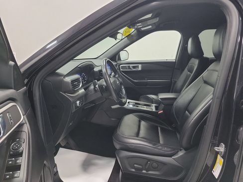 Used 2020 Ford Explorer XLT w/ Equipment Group 202A RWD image 2