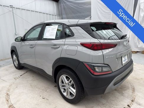 Used 2022 Hyundai Kona SE image 4