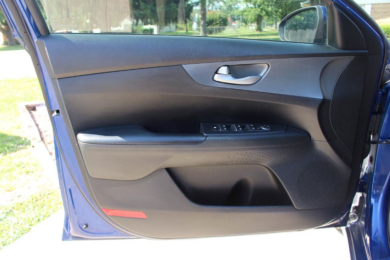 Used 2020 Kia Forte LXS FWD image 12