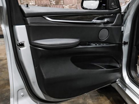 Used 2018 BMW X5 xDrive50i AWD/4WD image 42