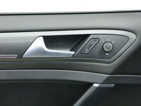 Used 2019 Volkswagen Golf 4-Door image 28