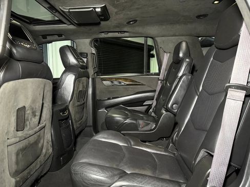 Used 2017 Cadillac Escalade Platinum RWD image 22