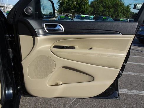 Used 2019 Jeep Grand Cherokee Limited image 17