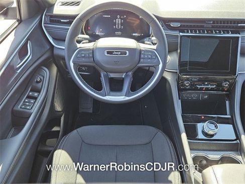 New 2025 Jeep Grand Cherokee Laredo X image 7