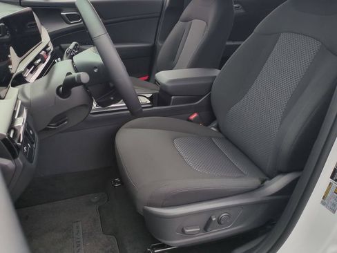New 2026 Kia Sportage LX w/ LX Convenience Package FWD image 19